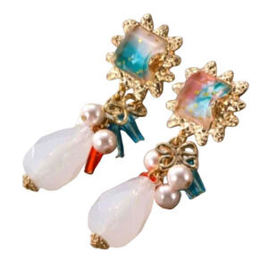 Elegant vintage resin dangle Clip-on earrings